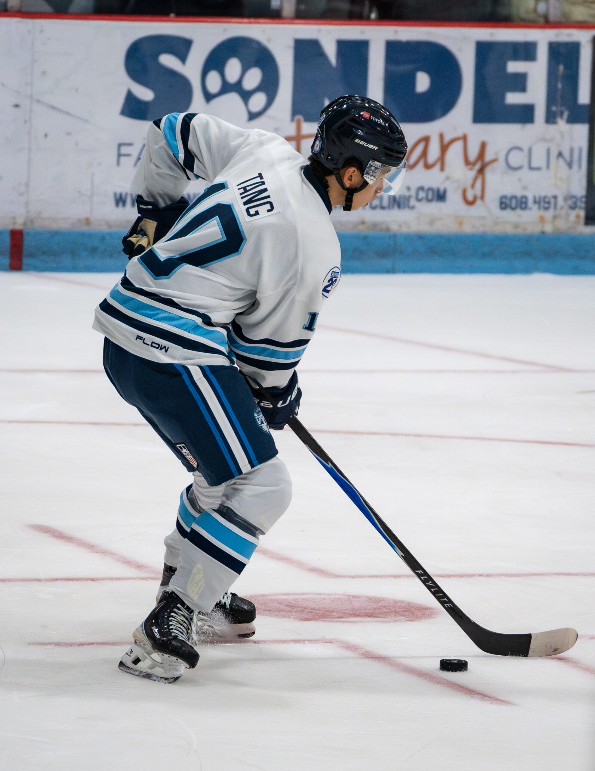 Tang in a ready position on the ice.